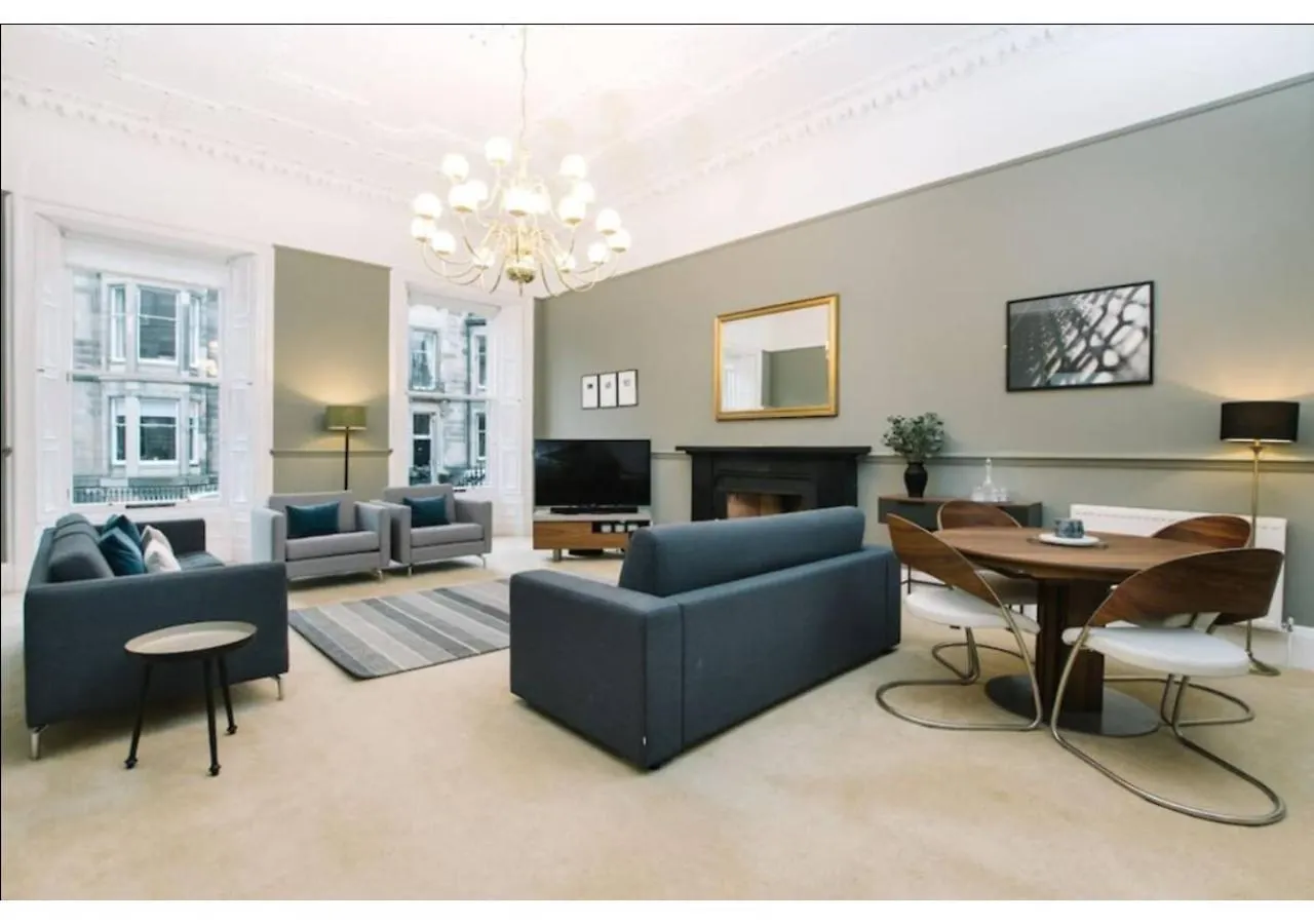Joivy Palmerston Place Residence - Luxury City Centre Apt With Private Parking Edinburgh Apartment